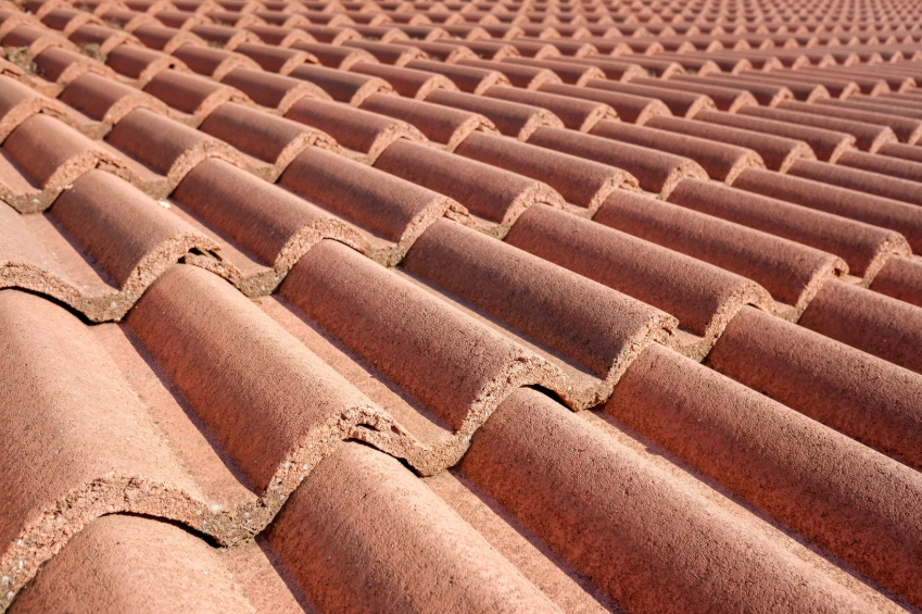 Clay vs. Concrete Roof Tiles: Pros, Cons, and Cost Comparison 1 Clay Roof Tiles: Characteristics and Benefits